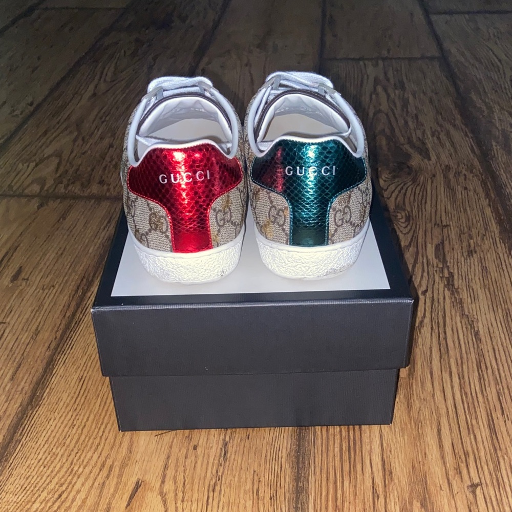 Gucci Beige Monogram Sneakers with Red and Green Accents - Picture 3 of 6